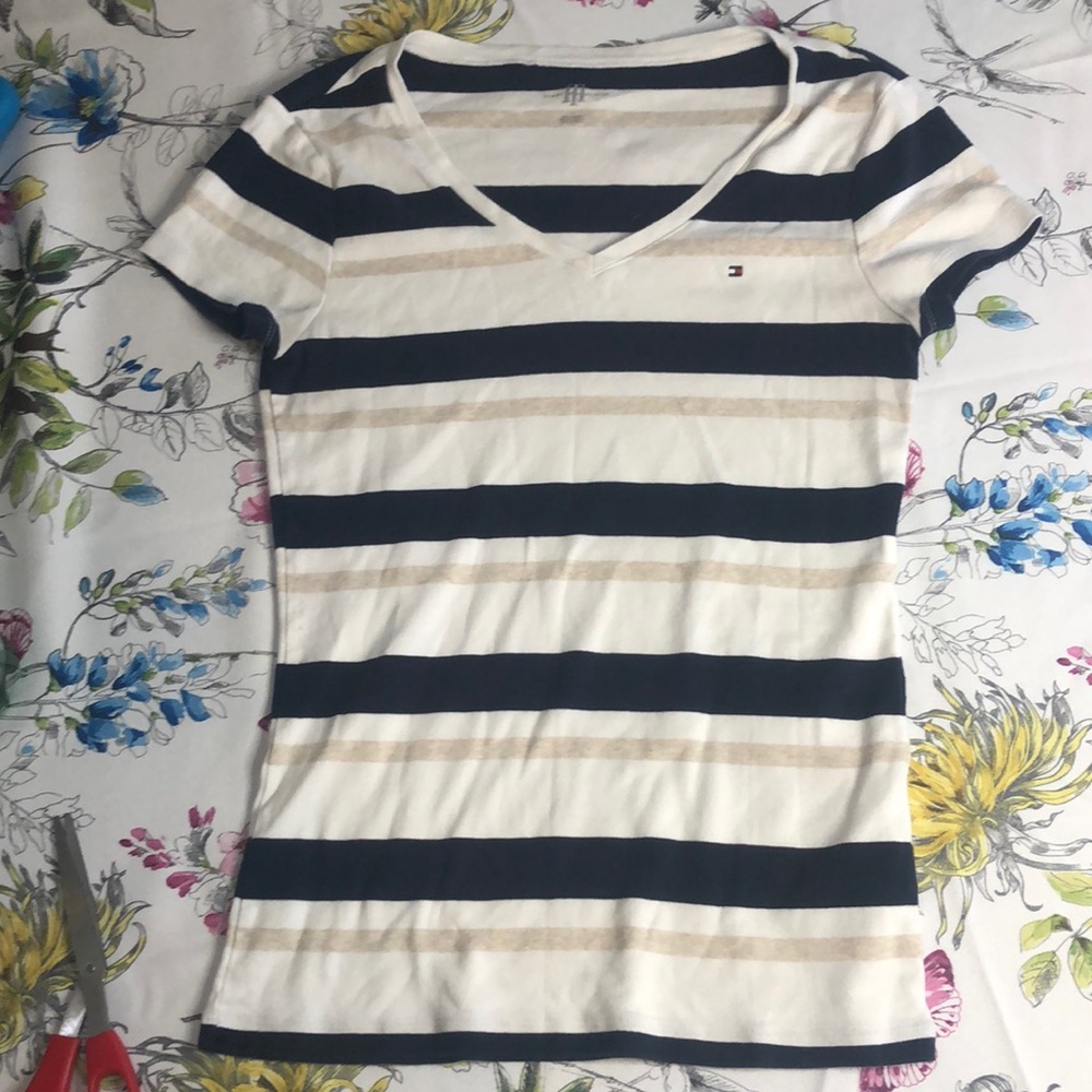 ☀️ $5 sale Tommy Hilfiger stripe fitted tee M 100% cotton